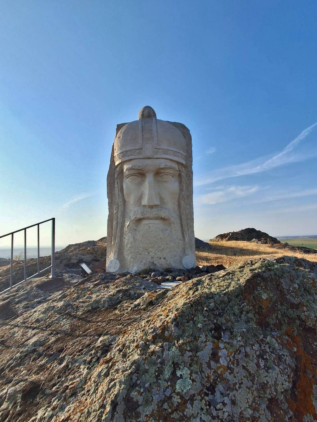 Паметник Русокастро